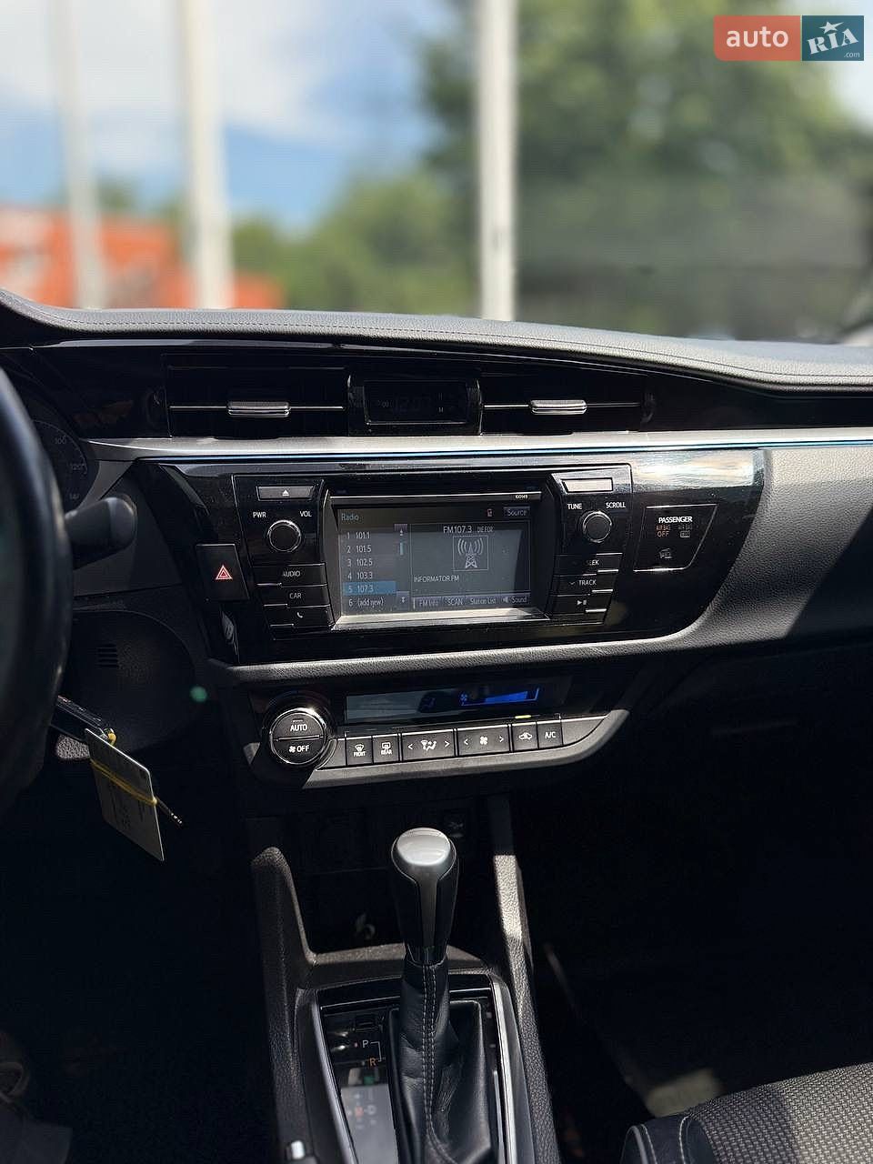 Toyota Corolla 2014 VIN 5YFBURHE3FP225948 фото оголошення 23 з 31