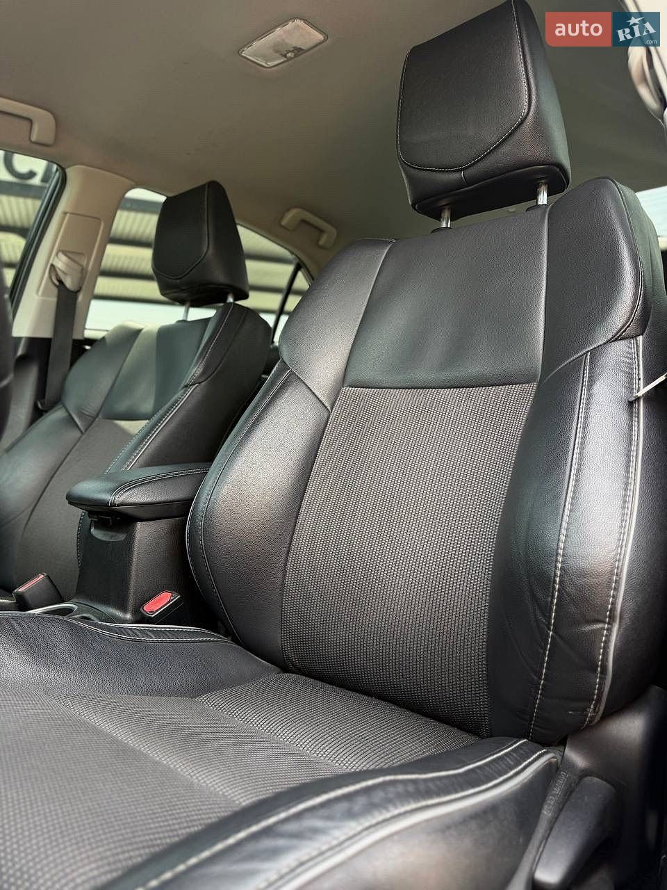 Toyota Corolla 2014 VIN 5YFBURHE3FP225948 фото оголошення 28 з 31