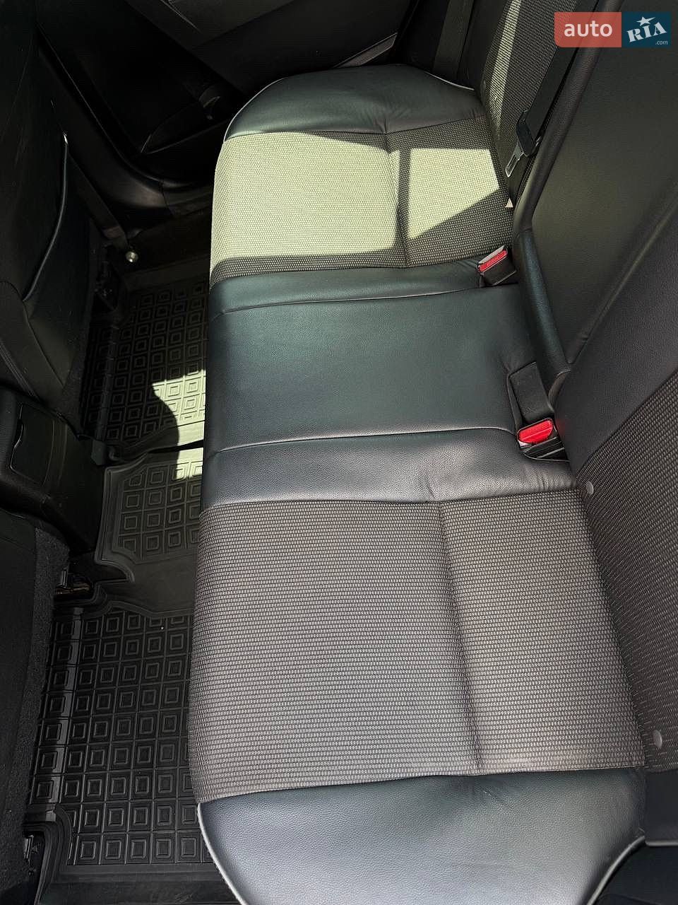 Toyota Corolla 2014 VIN 5YFBURHE3FP225948 фото оголошення 30 з 31