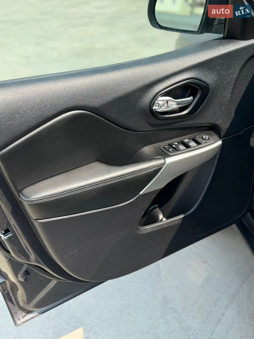 Jeep Cherokee 2022 VIN 1C4PJMCX7ND556012 фото оголошення 12 з 20
