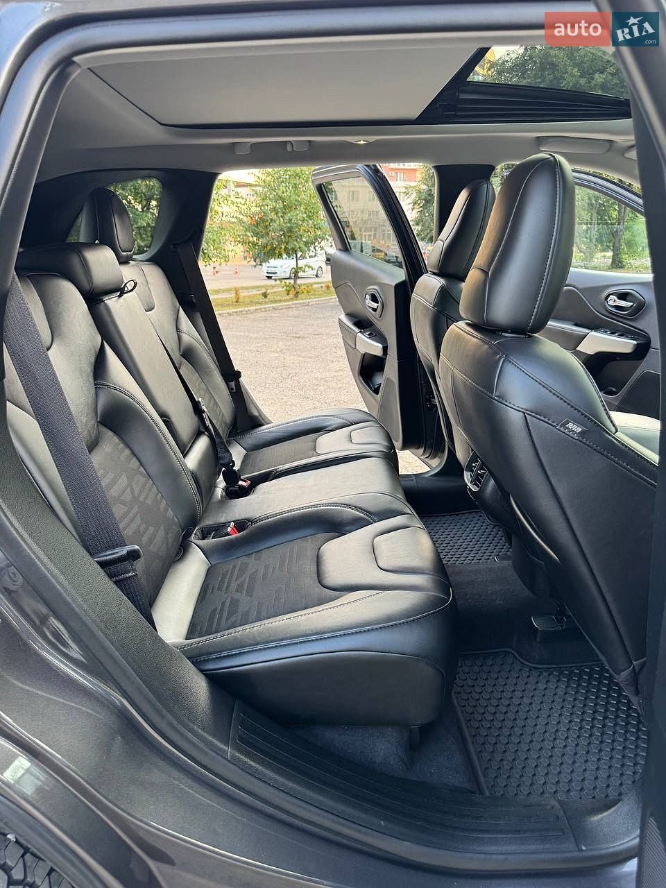 Jeep Cherokee 2022 VIN 1C4PJMCX7ND556012 фото оголошення 16 з 20