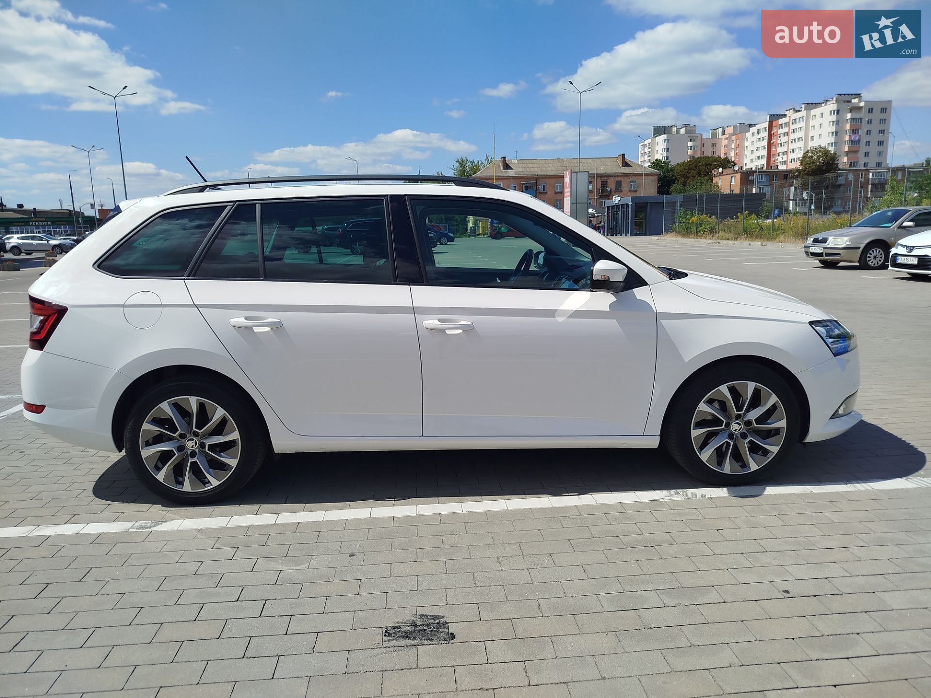 Skoda Fabia 2022 VIN TMBJP6NJ8NZ019581 фото оголошення 3 з 32