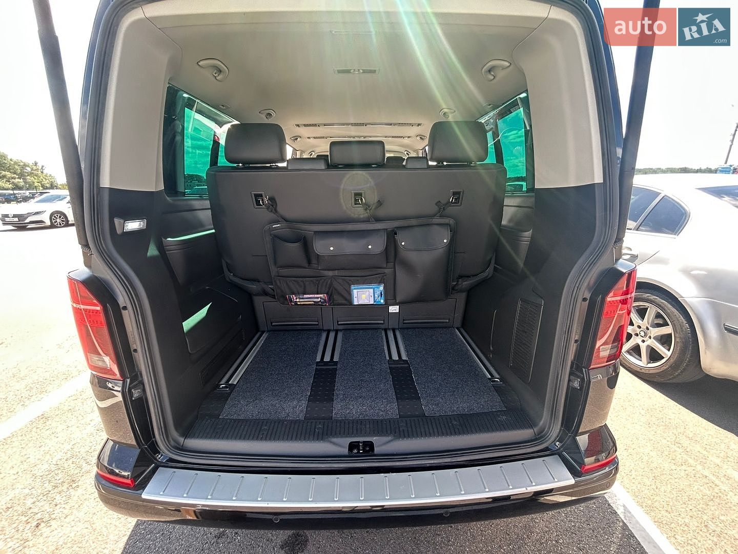 Volkswagen Multivan 2020 VIN WV2ZZZ7HZMH027435 фото оголошення 4 з 19