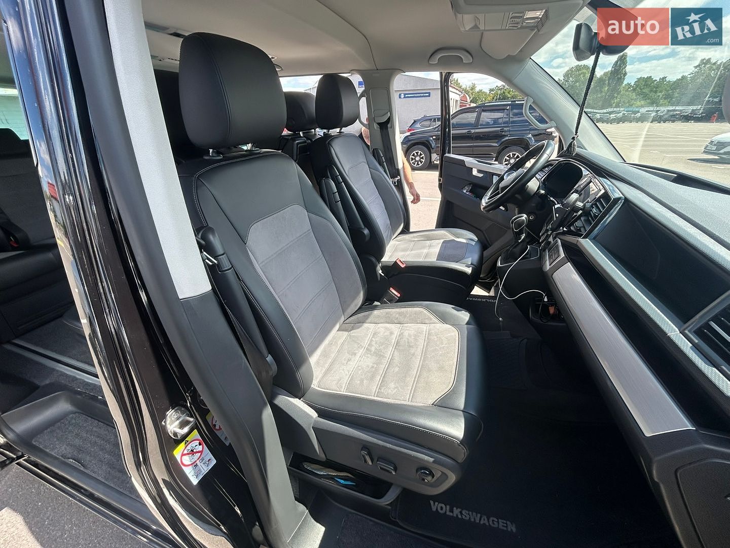 Volkswagen Multivan 2020 VIN WV2ZZZ7HZMH027435 фото оголошення 5 з 19