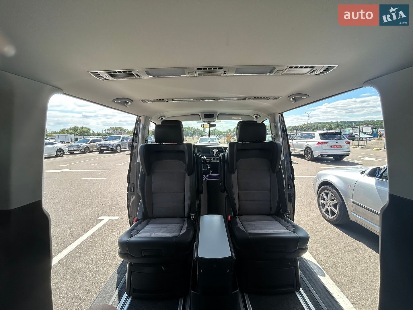 Volkswagen Multivan 2020 VIN WV2ZZZ7HZMH027435 фото оголошення 14 з 19