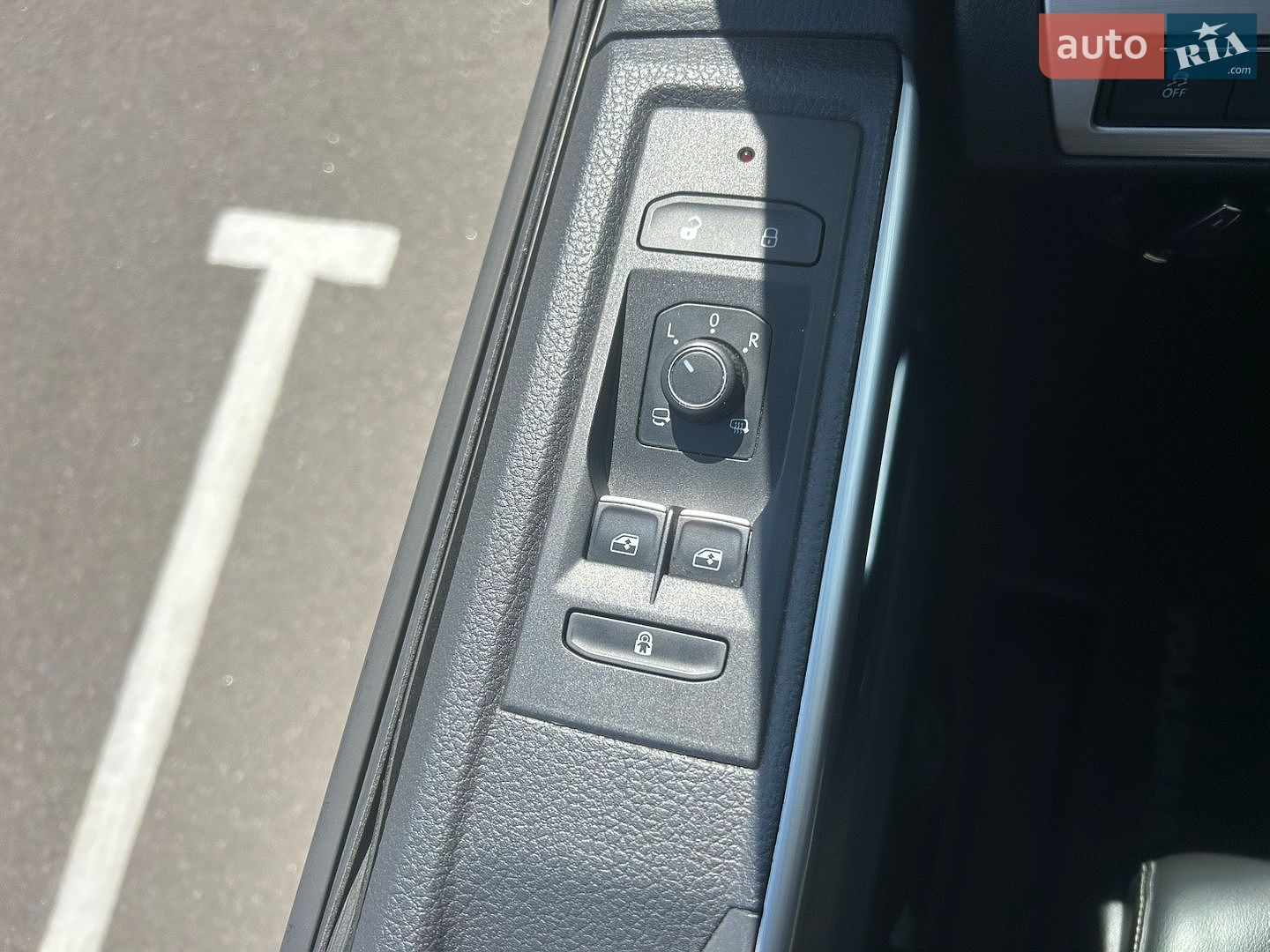 Volkswagen Multivan 2020 VIN WV2ZZZ7HZMH027435 фото оголошення 13 з 19