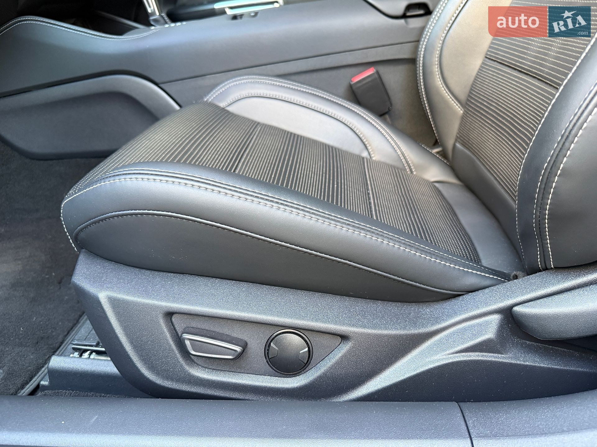 Ford Mustang 2025 VIN 1FA6P8CF9S5407251 фото оголошення 14 з 48