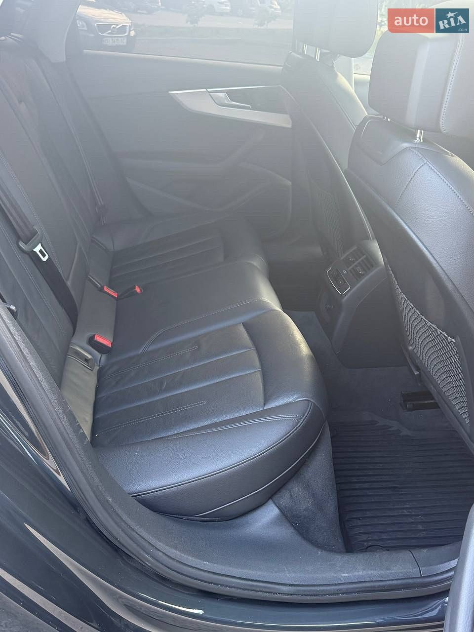Audi A4 2016 VIN WAUGNAF4XHN018002 фото оголошення 16 з 19