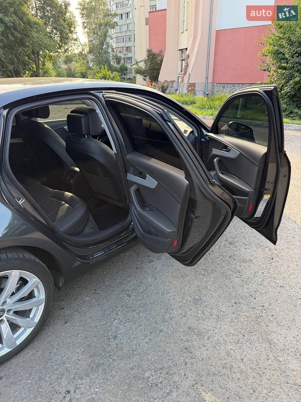 Audi A4 2016 VIN WAUGNAF4XHN018002 фото оголошення 18 з 19