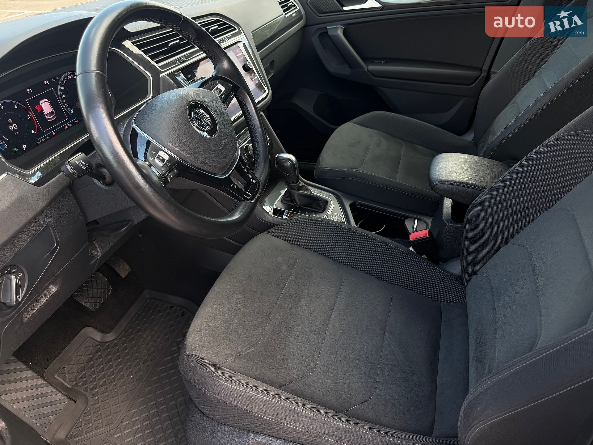 Volkswagen Tiguan 2019 VIN WVGZZZ5NZLW824853 фото оголошення 6 з 17