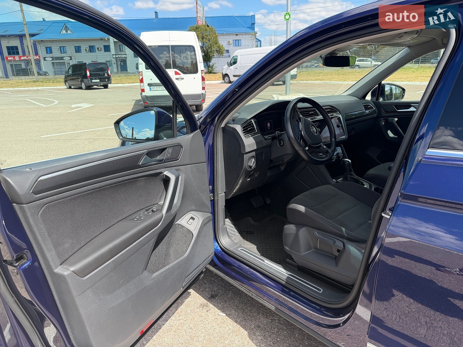 Volkswagen Tiguan 2019 VIN WVGZZZ5NZLW824853 фото оголошення 12 з 17