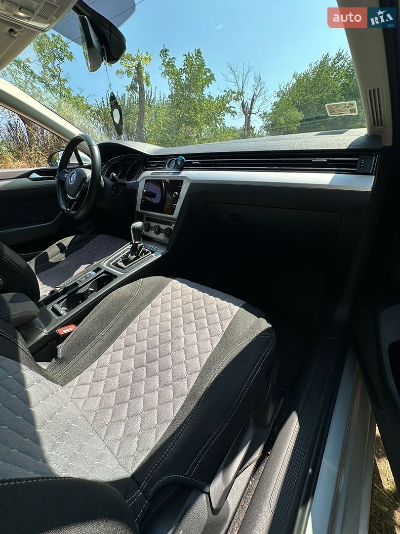 Volkswagen Passat 2017 VIN WVWZZZ3CZJE053277 фото оголошення 5 з 8