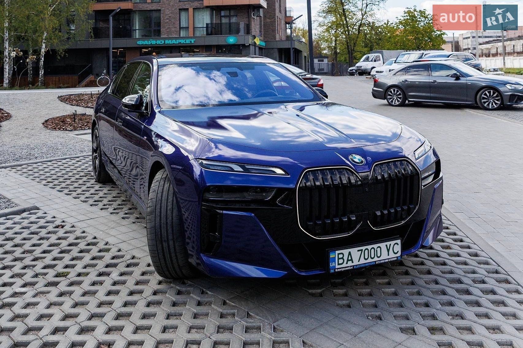 BMW I7 2024 VIN WBY51EJ000CS36644 фото оголошення 2 з 50