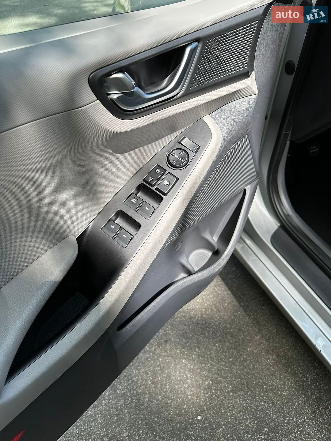 Hyundai Ioniq 2018 VIN KMHC75LC9KU123914 фото оголошення 12 з 24