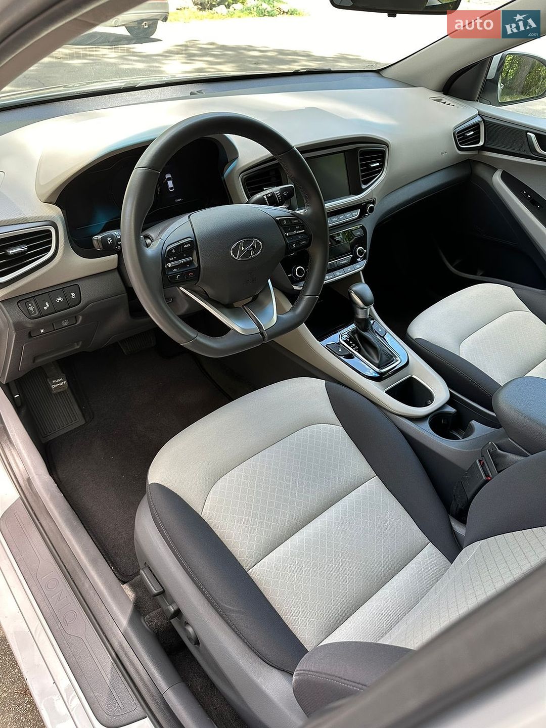 Hyundai Ioniq 2018 VIN KMHC75LC9KU123914 фото оголошення 13 з 24