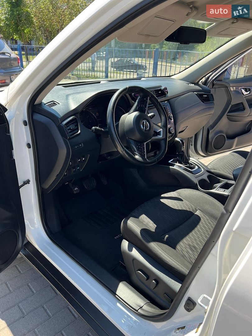 Nissan Rogue 2018 VIN KNMAT2MT5JP618015 фото оголошення 11 з 28