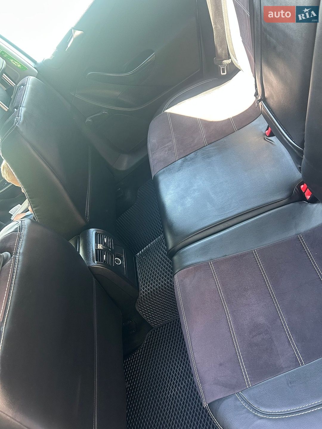 Volkswagen Passat 2010 VIN WVWZZZ3CZAE098365 фото оголошення 2 з 14