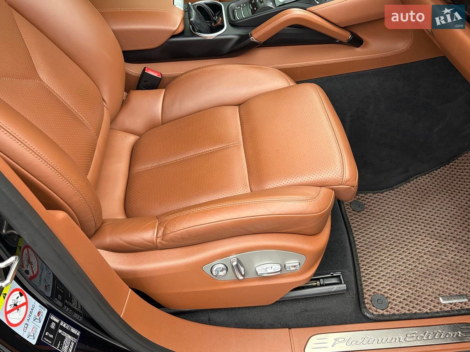 Porsche Cayenne 2017 VIN WP1ZZZ92ZHKA31212 фото оголошення 16 з 40