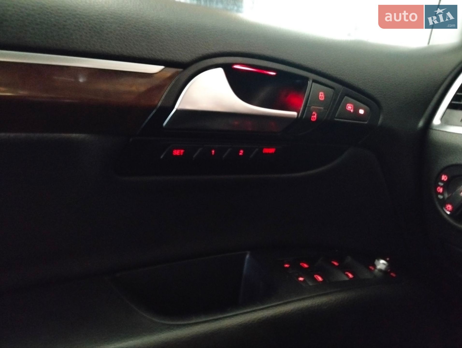 Audi Q7 2010 VIN WA1VMAFE0BD002730 фото оголошення 10 з 21