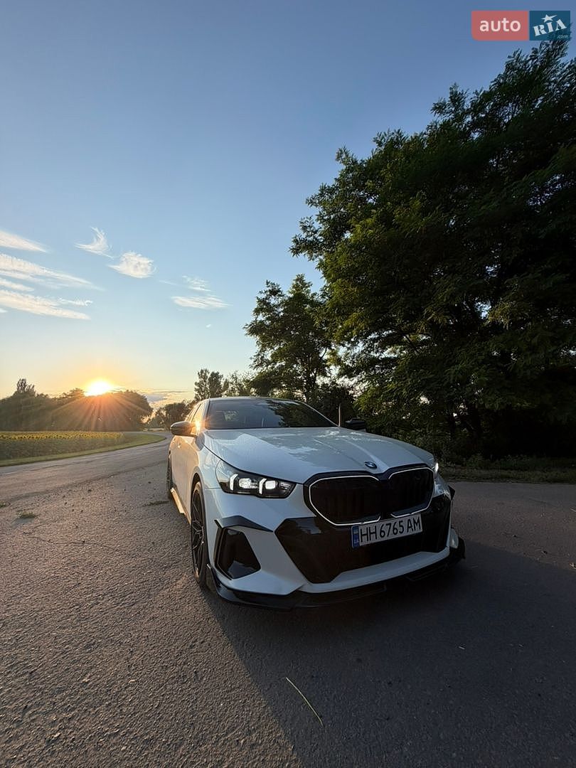 BMW 5 Series 2023 VIN WBA11FJ0X0CP76537 фото оголошення 12 з 16