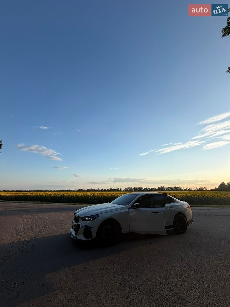BMW 5 Series 2023 VIN WBA11FJ0X0CP76537 фото оголошення 6 з 16