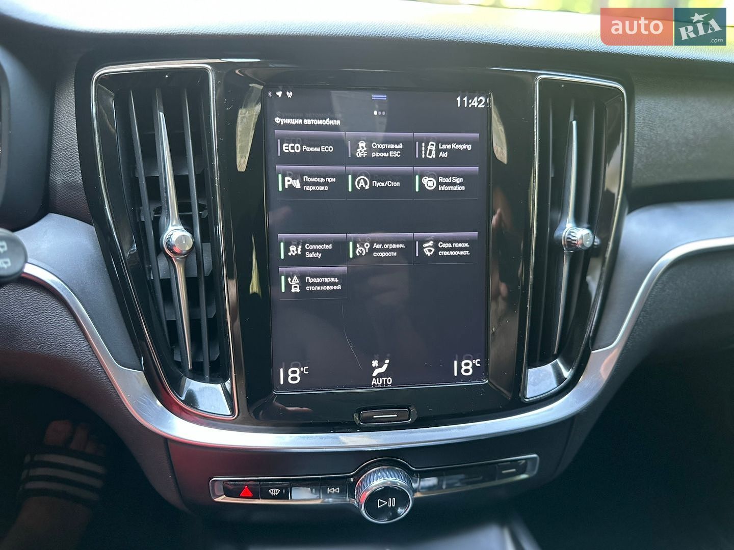 Volvo V60 2019 VIN YV1ZW72VDL2361774 фото оголошення 25 з 25