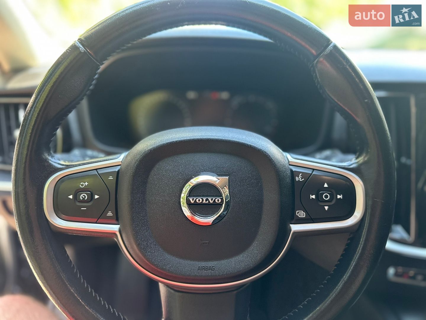 Volvo V60 2019 VIN YV1ZW72VDL2361774 фото оголошення 22 з 24