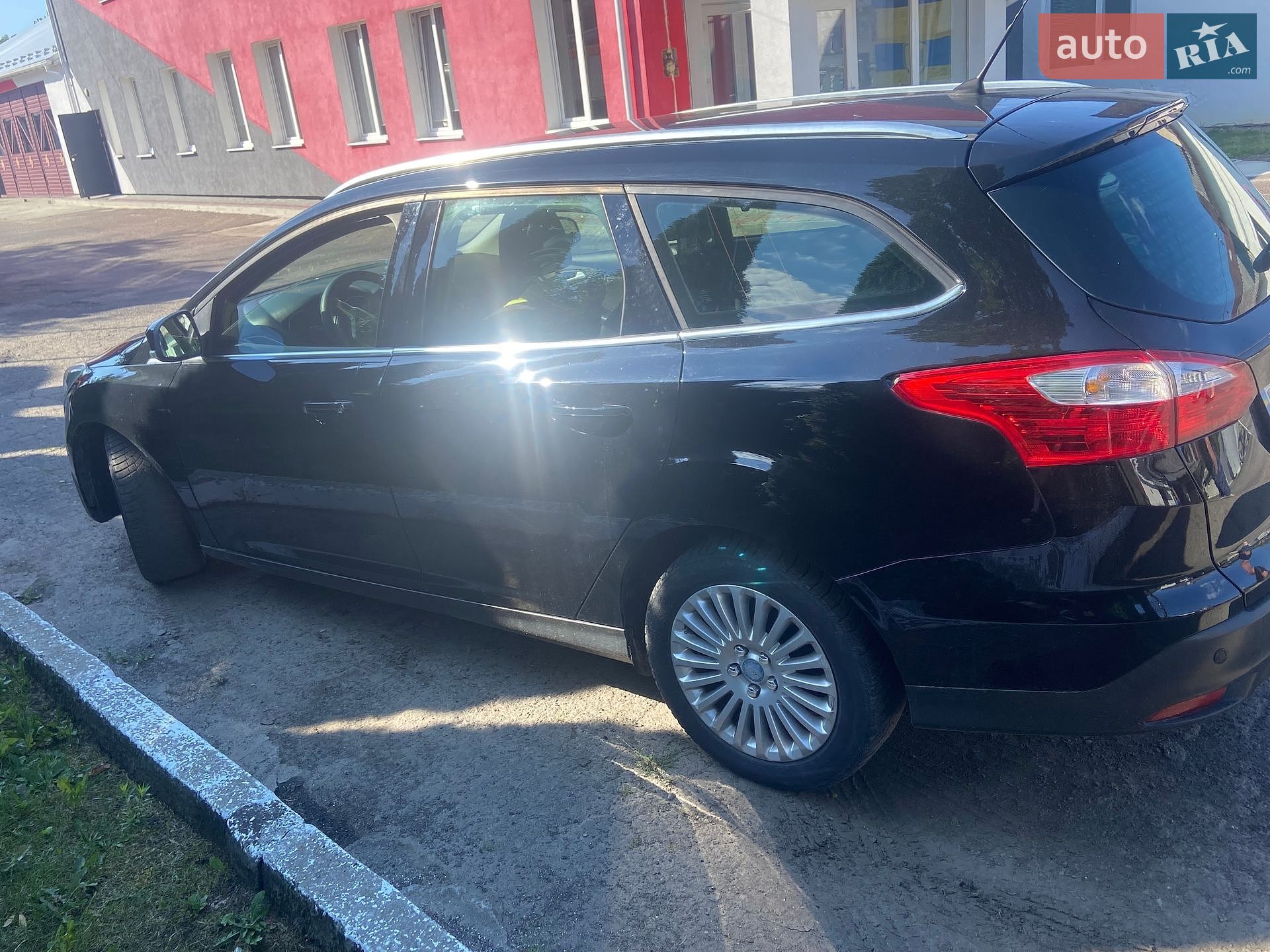 Ford Focus 2013 VIN WF0LXXGCBLDM18311 фото оголошення 2 з 9