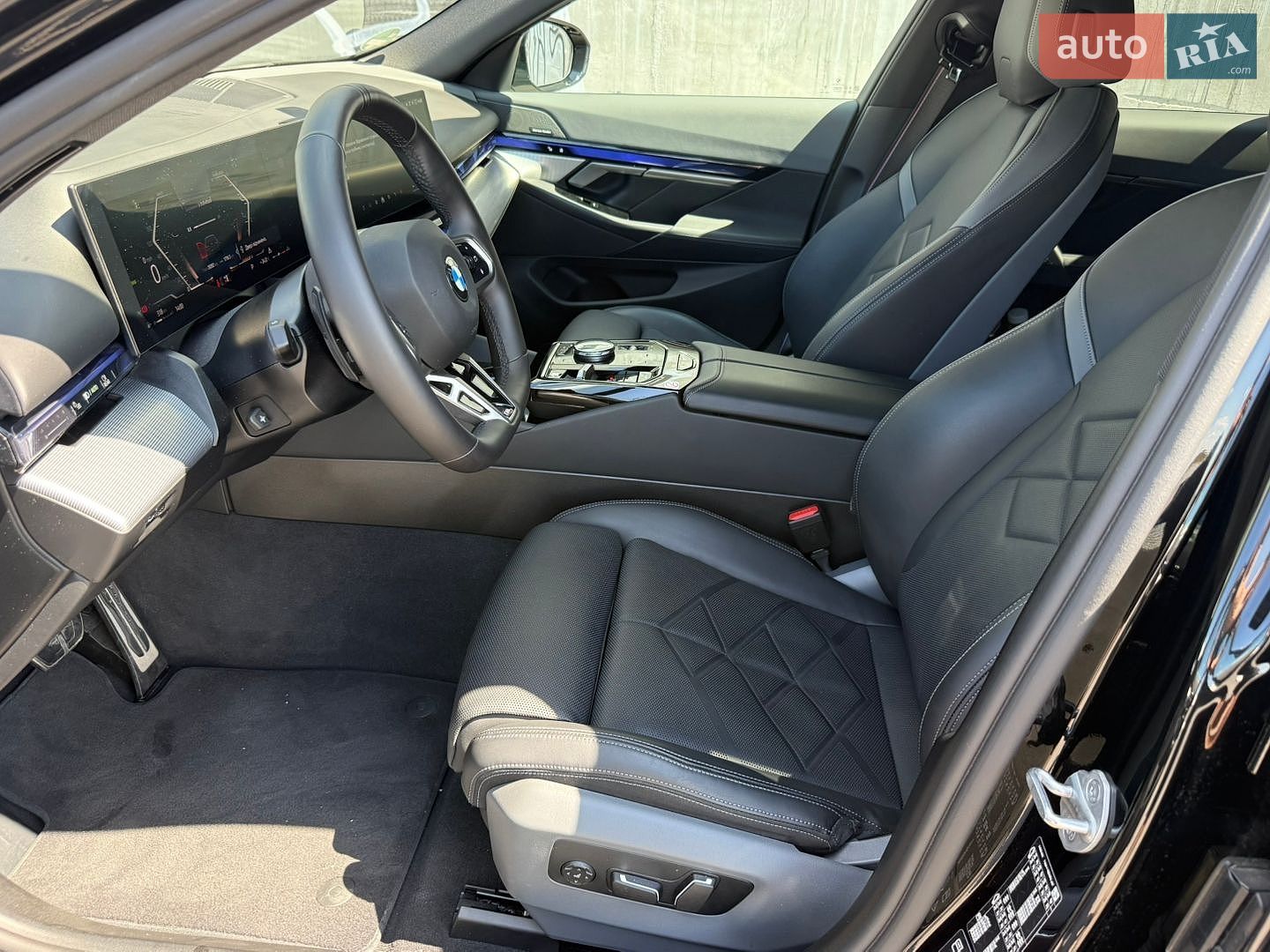 BMW 5 Series 2025 VIN WBA21GW030CW31083 фото оголошення 21 з 30