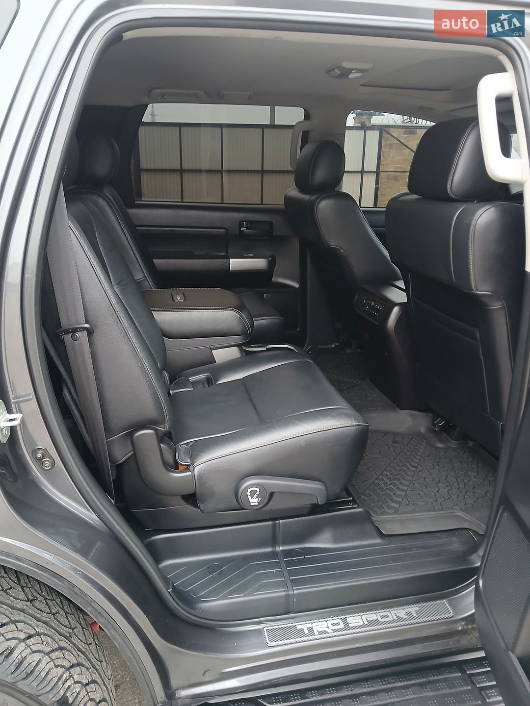 Toyota Sequoia 2018 VIN 5TDBY5G16JS162971 фото оголошення 32 з 36