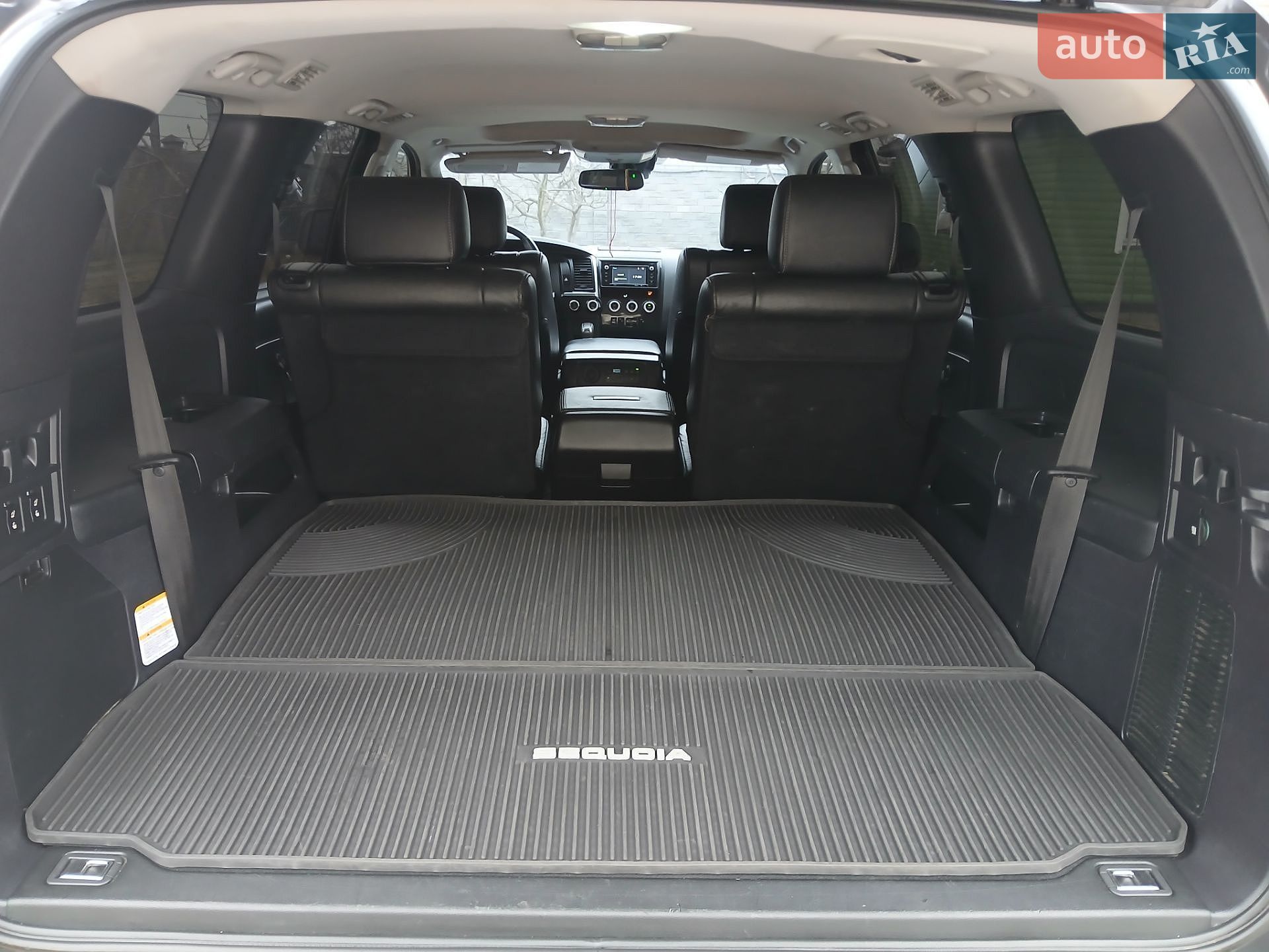 Toyota Sequoia 2018 VIN 5TDBY5G16JS162971 фото оголошення 30 з 36