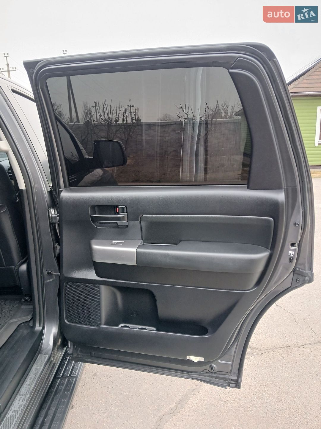 Toyota Sequoia 2018 VIN 5TDBY5G16JS162971 фото оголошення 31 з 36