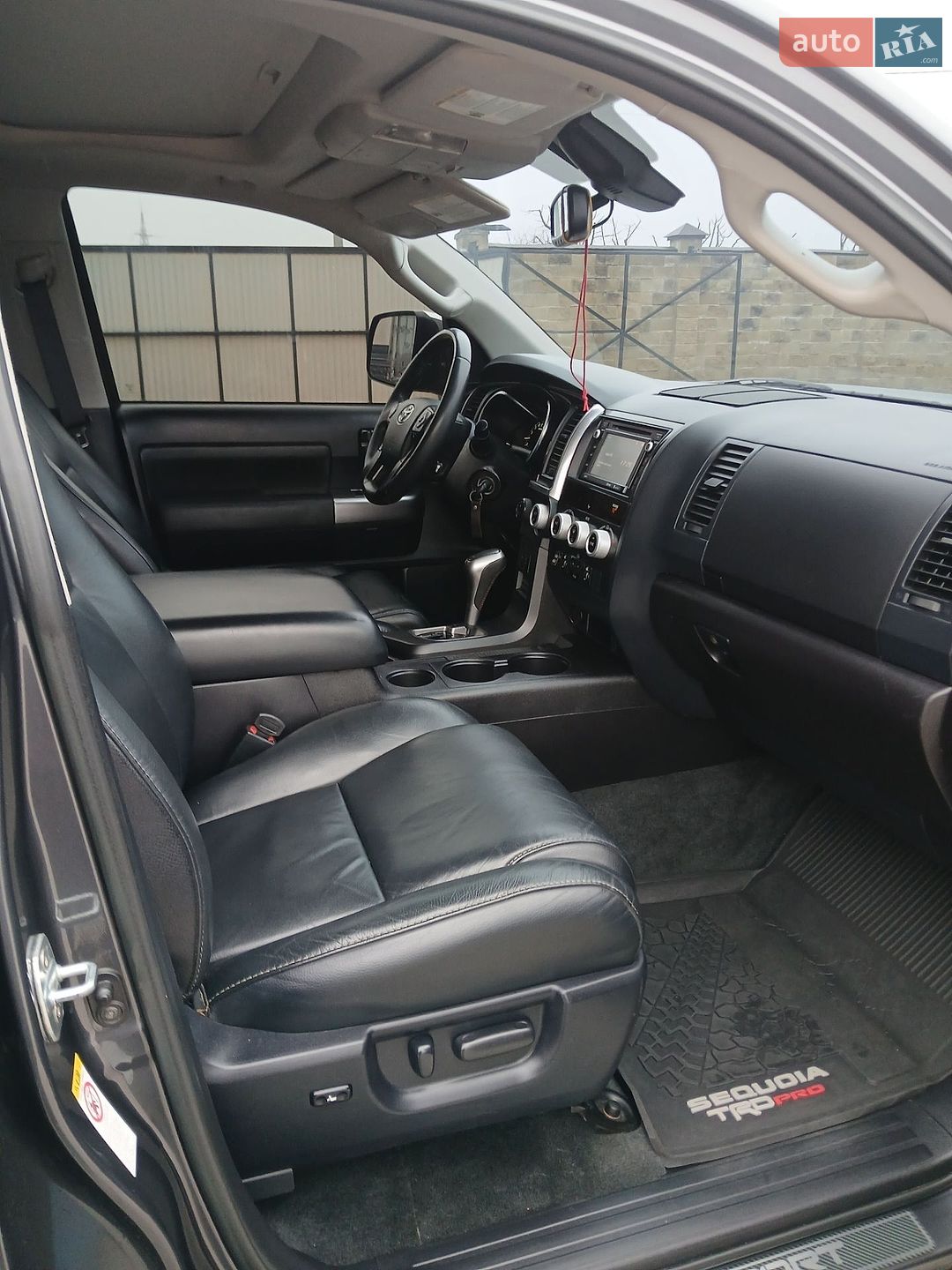 Toyota Sequoia 2018 VIN 5TDBY5G16JS162971 фото оголошення 34 з 36