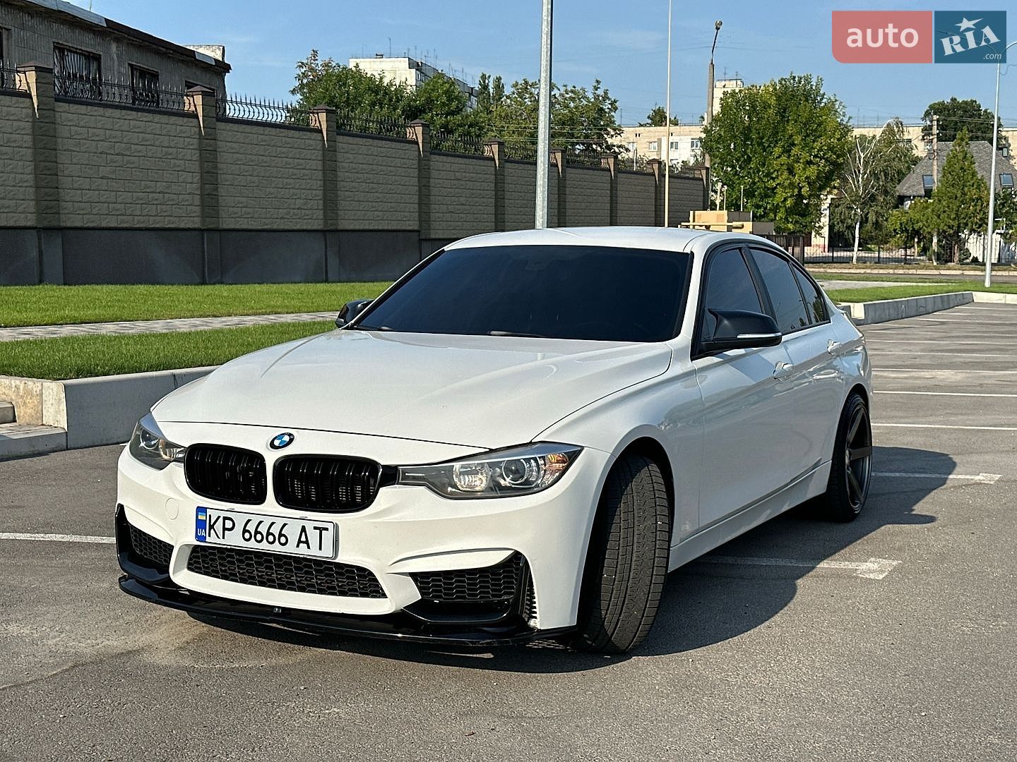 BMW 3 Series 2012 VIN WBA3A5G52CNP16301 фото оголошення 2 з 13