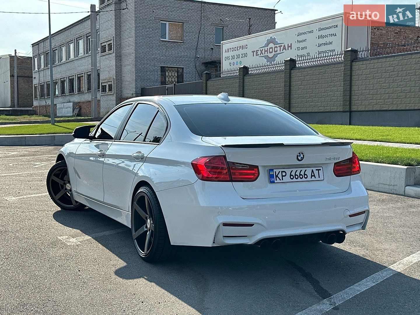 BMW 3 Series 2012 VIN WBA3A5G52CNP16301 фото оголошення 3 з 13