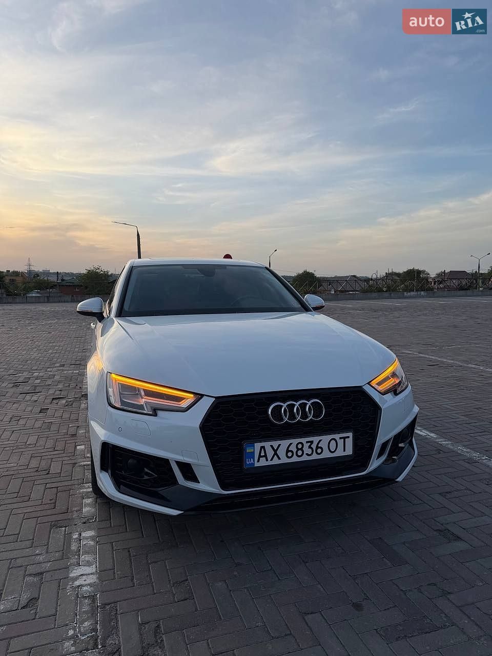 Audi A4 2018 VIN WAUENAF47KA036463 фото оголошення 2 з 74