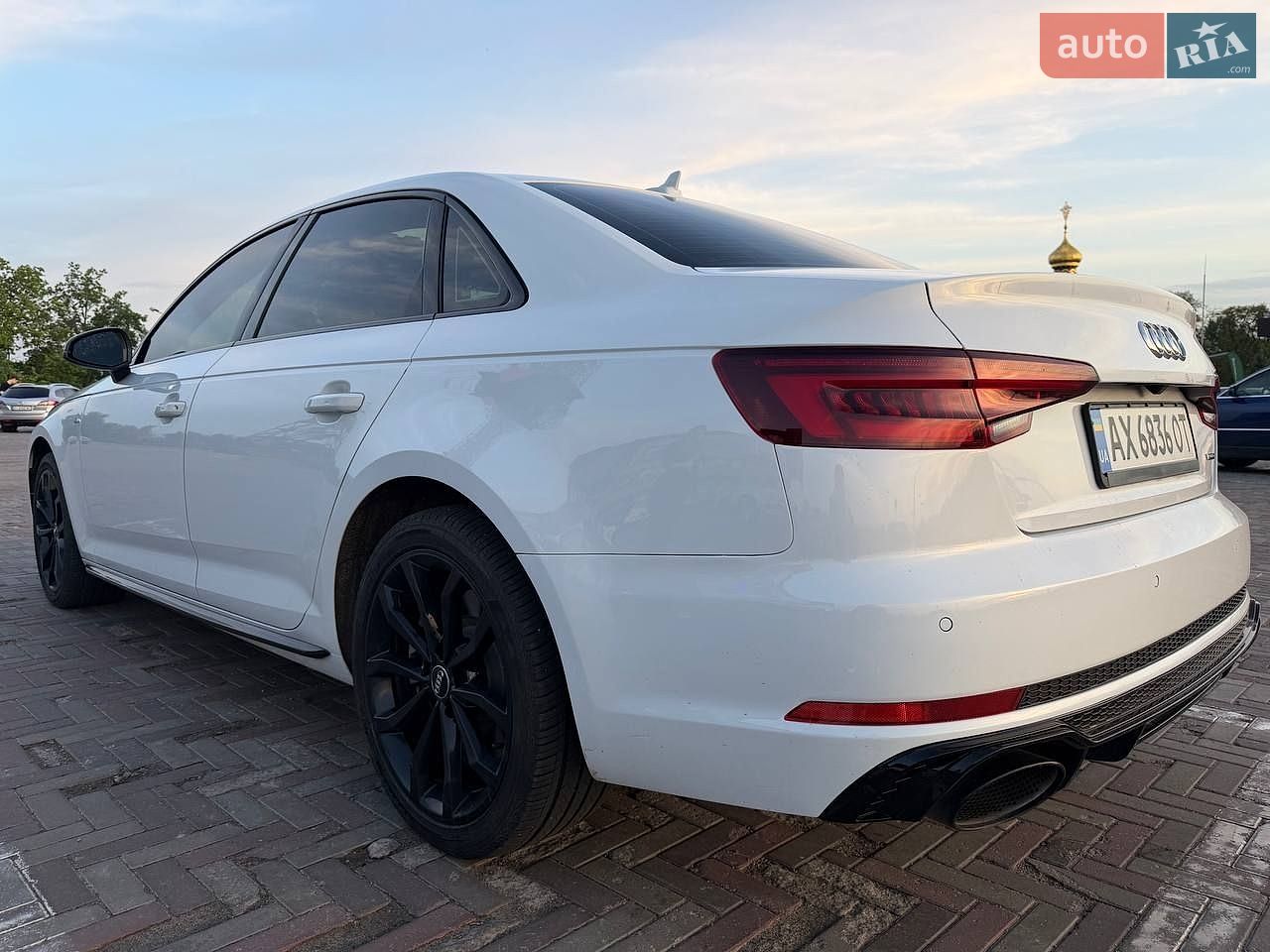 Audi A4 2018 VIN WAUENAF47KA036463 фото оголошення 4 з 74