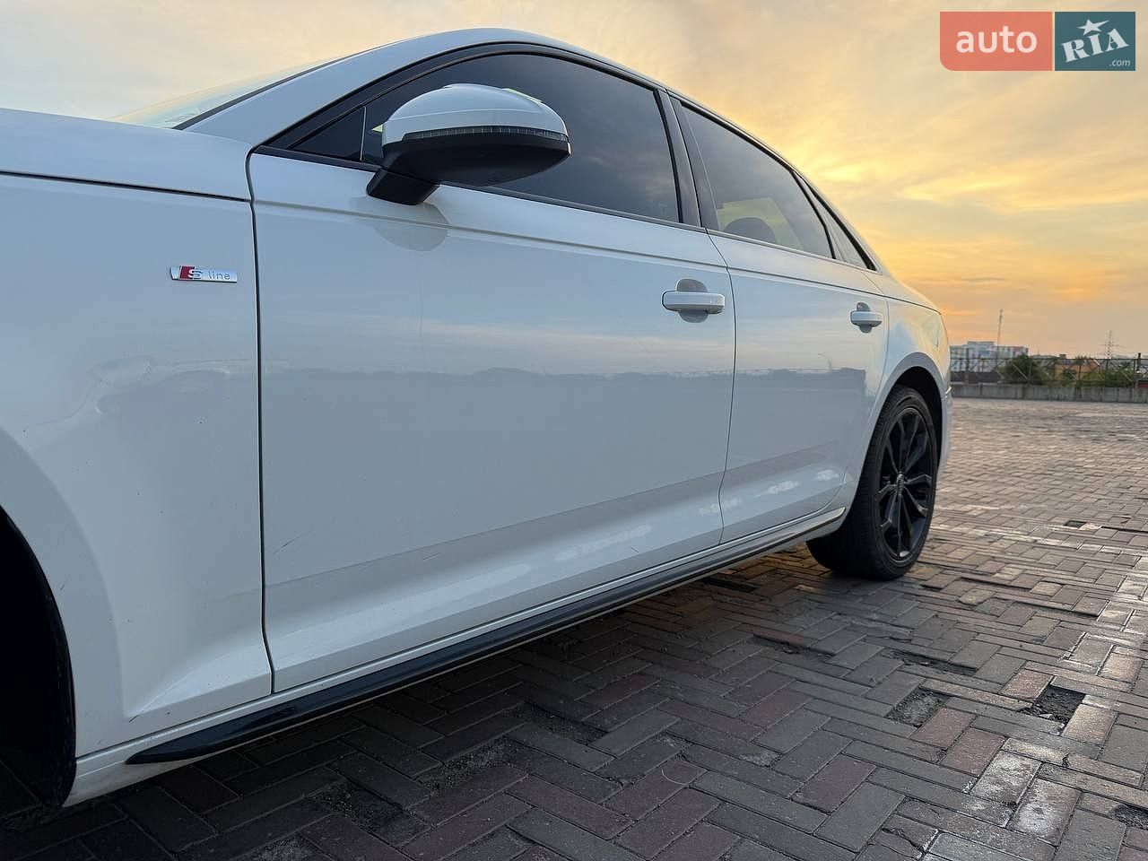 Audi A4 2018 VIN WAUENAF47KA036463 фото оголошення 5 з 74
