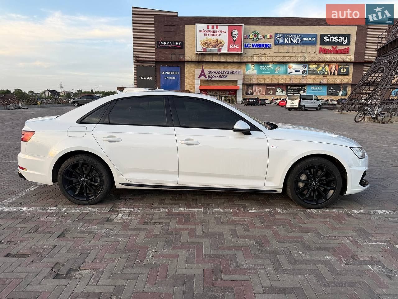 Audi A4 2018 VIN WAUENAF47KA036463 фото оголошення 10 з 74