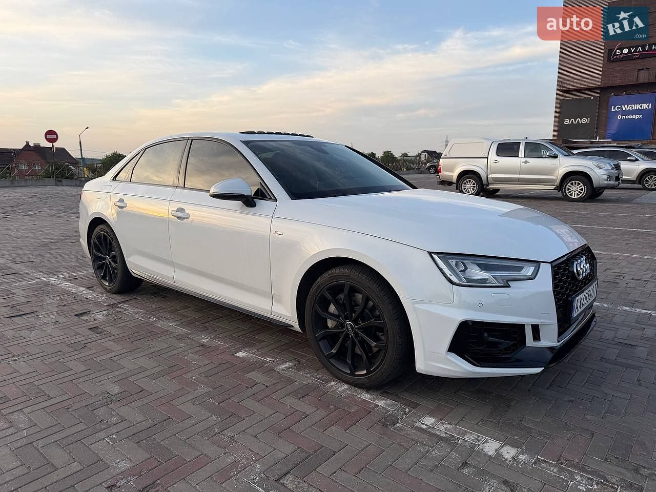 Audi A4 2018 VIN WAUENAF47KA036463 фото оголошення 13 з 74
