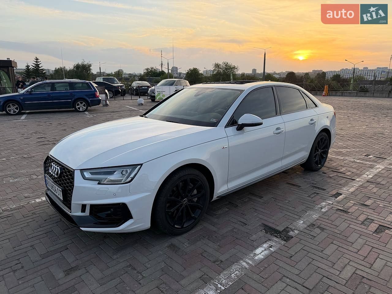 Audi A4 2018 VIN WAUENAF47KA036463 фото оголошення 15 з 74