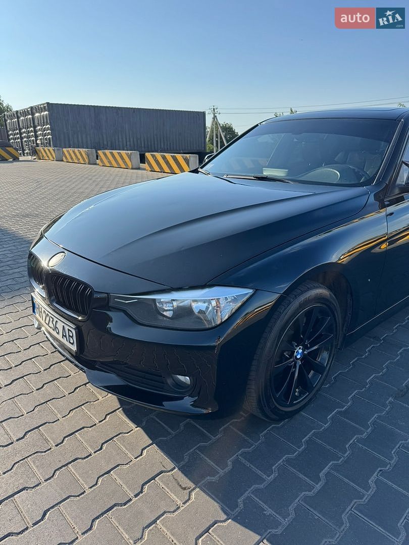 BMW 3 Series 2015 VIN WBA8E5G58GNT41644 фото оголошення 2 з 19