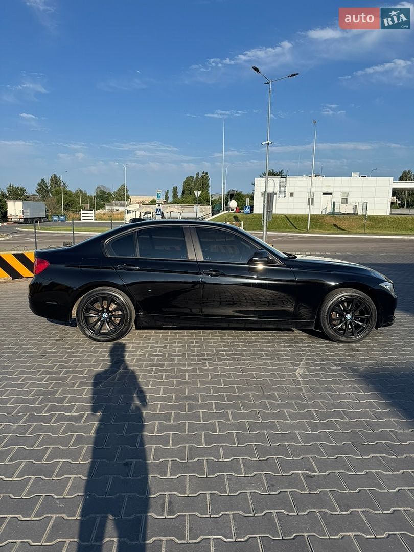 BMW 3 Series 2015 VIN WBA8E5G58GNT41644 фото оголошення 9 з 19