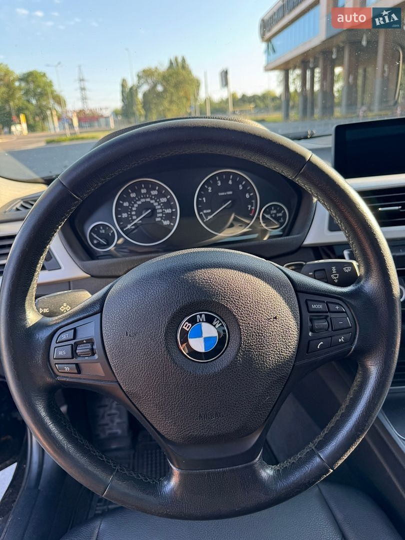 BMW 3 Series 2015 VIN WBA8E5G58GNT41644 фото оголошення 12 з 19
