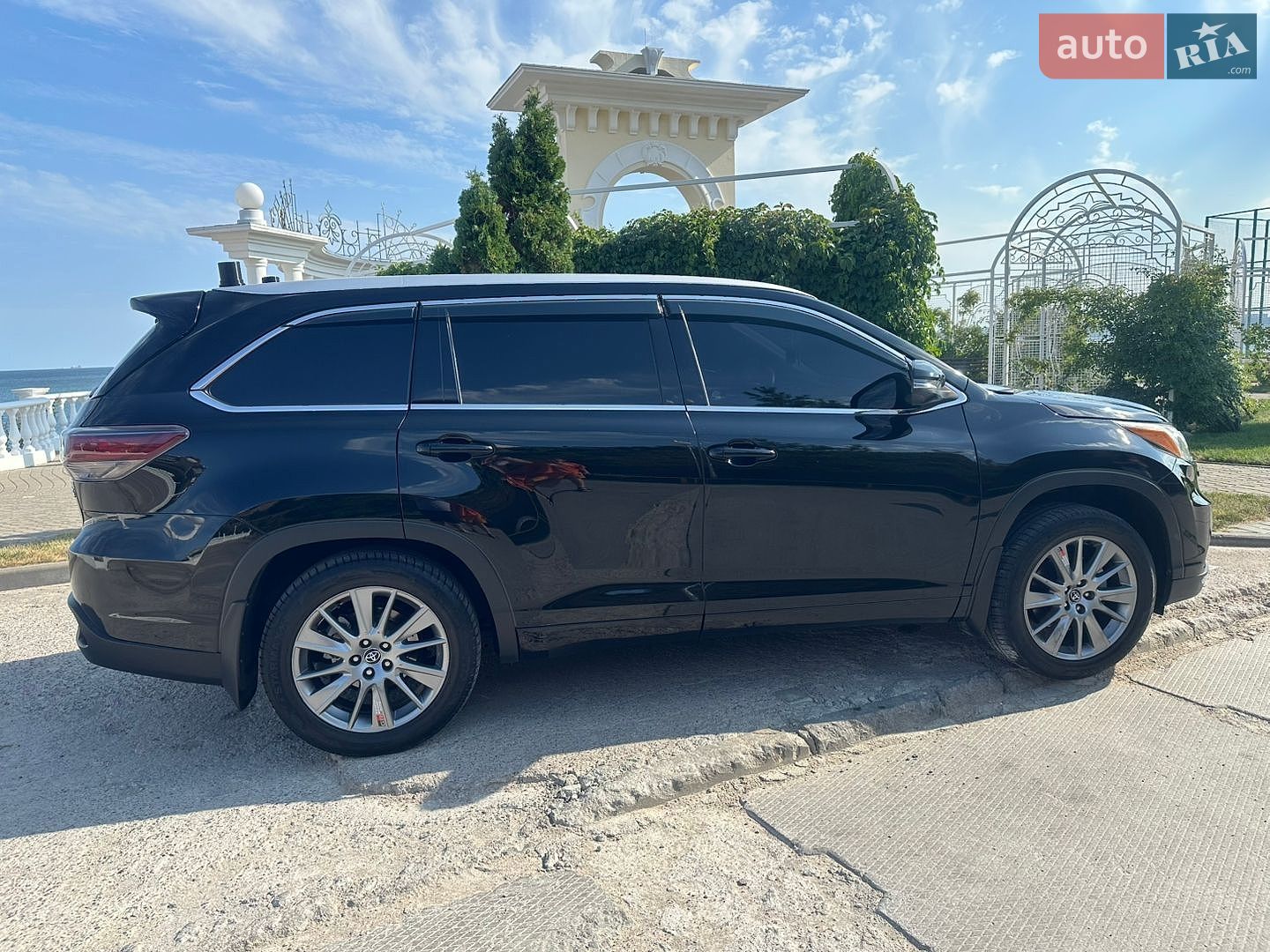 Toyota Highlander 2014 VIN 5TDDKRFH90S047411 фото оголошення 3 з 30