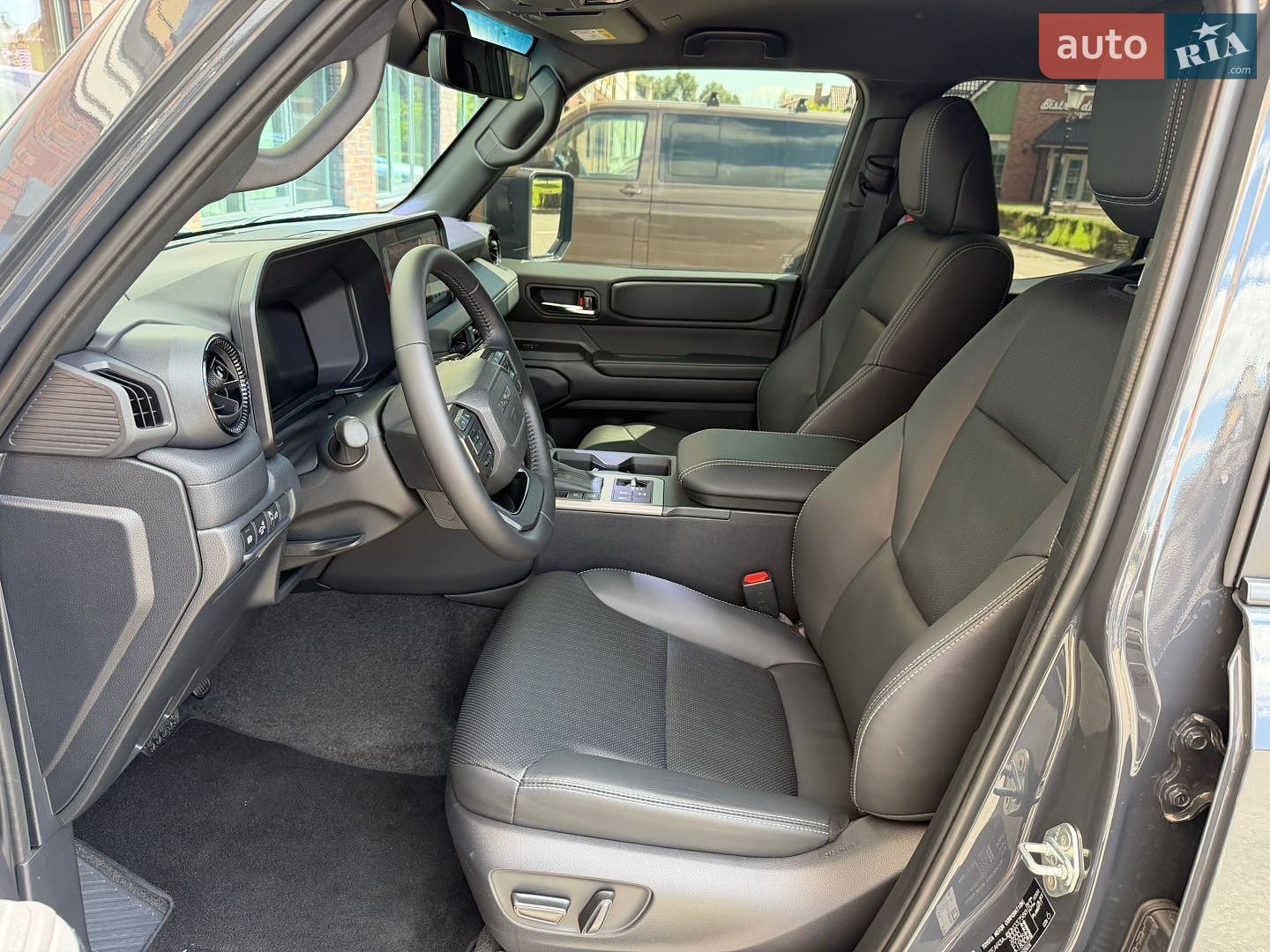 Toyota Land Cruiser Prado 2025 VIN JTEAR3AJ80K037588 фото оголошення 18 з 52