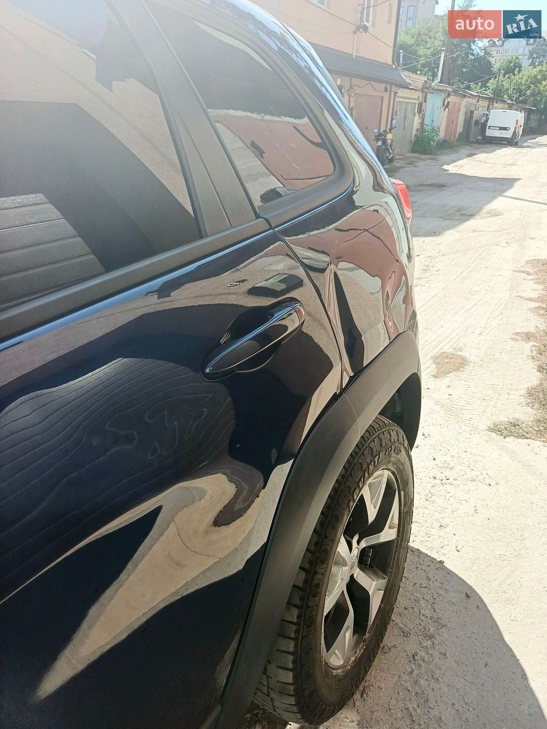 Jeep Cherokee 2016 VIN 1C4PJMBB2GW100111 фото оголошення 10 з 18