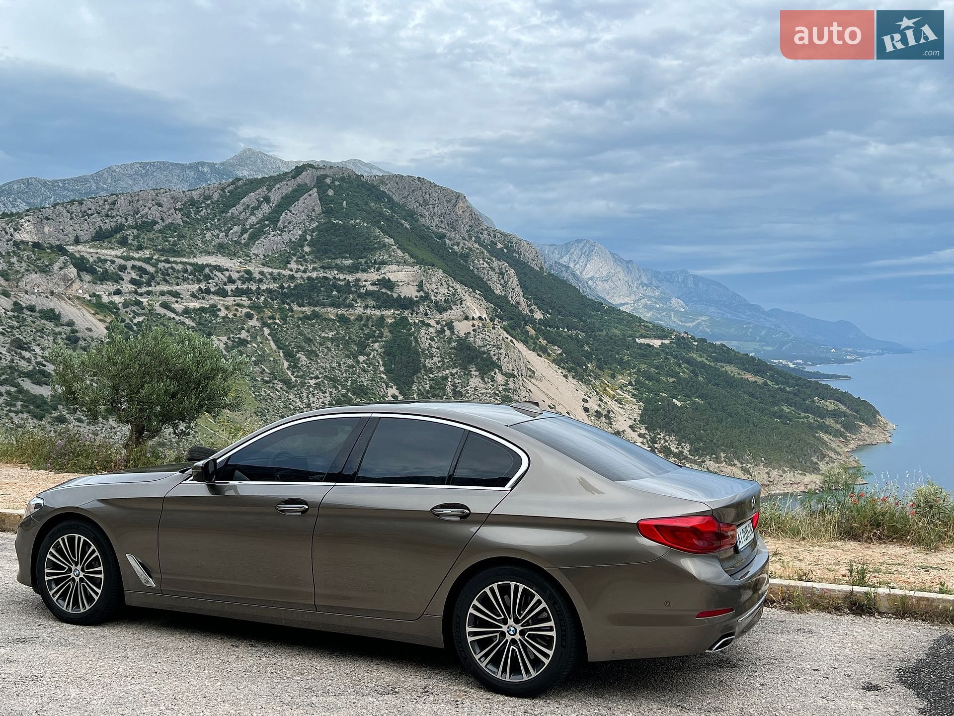 BMW 5 Series 2017 VIN WBAJE5C32HG478008 фото оголошення 4 з 22