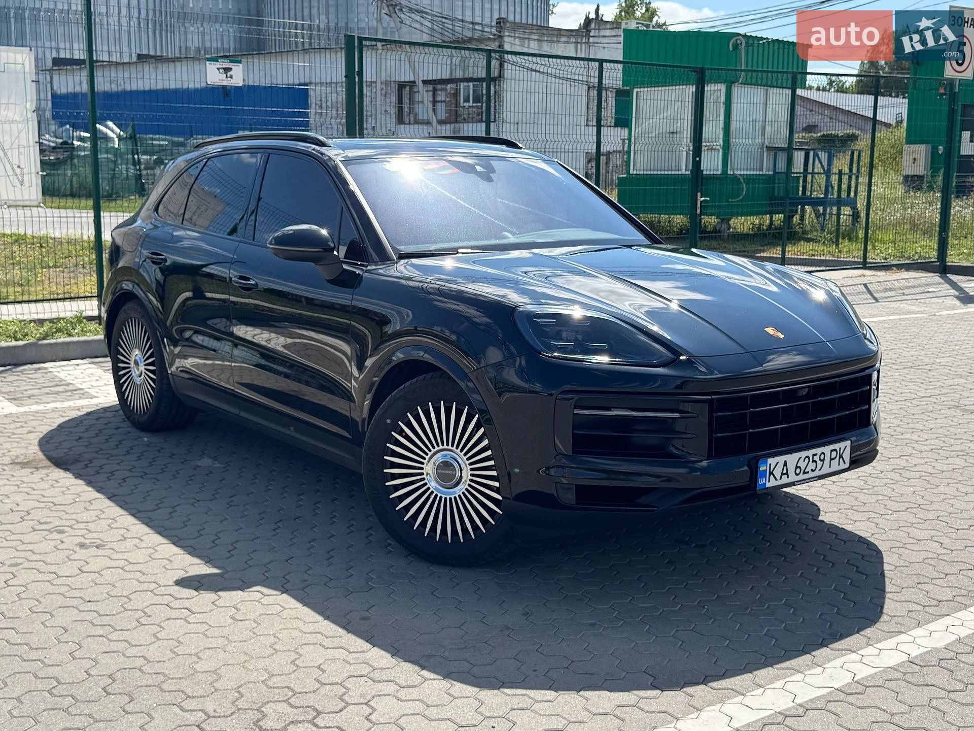Porsche Cayenne 2023 VIN WP1ZZZ9YZRDA01873 фото оголошення 4 з 87