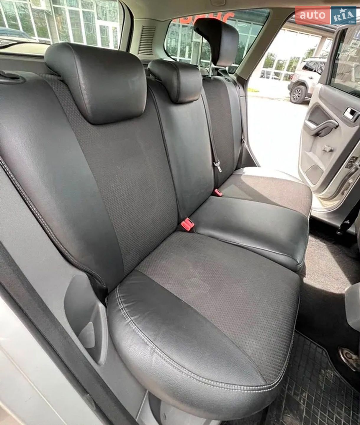Ford Focus 2010 VIN WF0SXXGCDSAY63583 фото оголошення 19 з 27